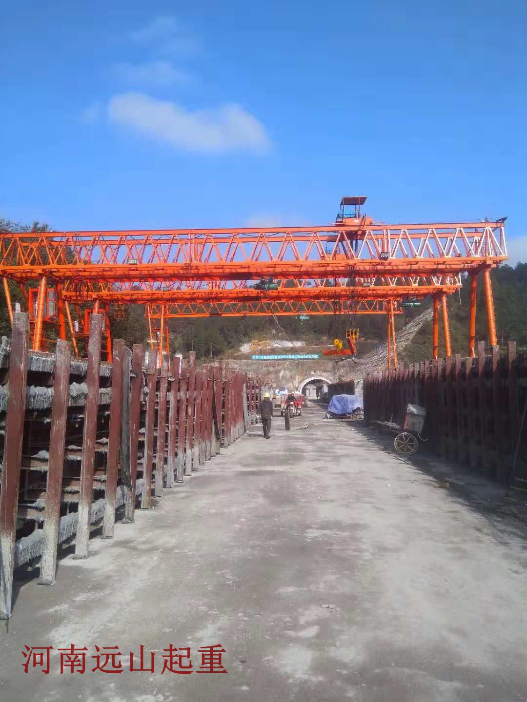 路橋門(mén)式起重機設備的這些特殊優(yōu)勢都知道嗎?
