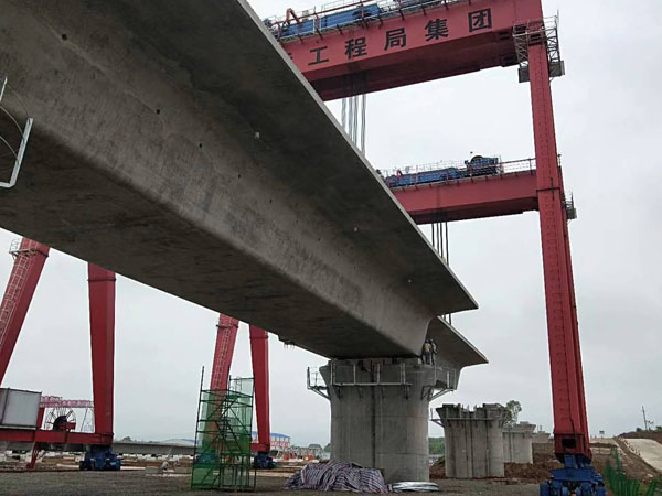 軌道式集裝箱門(mén)式起重機司機室減振技術(shù)